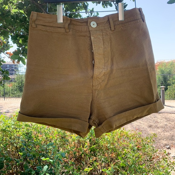 JESSE KAMM
ITEM: SAILOR CUT OFF SHORTS
COLOR: TOBACCO
SIZING: 14 - Picture 4 of 10